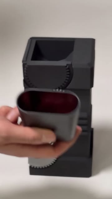 Mechanical Dice Tower مِکانیکال دایس تاوِر